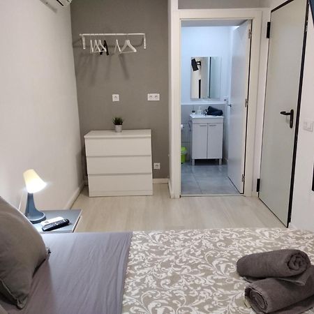 Hostal Urban Basic L'Hospitalet de Llobregat Eksteriør billede