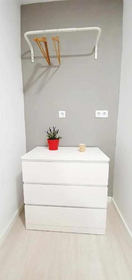 Hostal Urban Basic L'Hospitalet de Llobregat Eksteriør billede