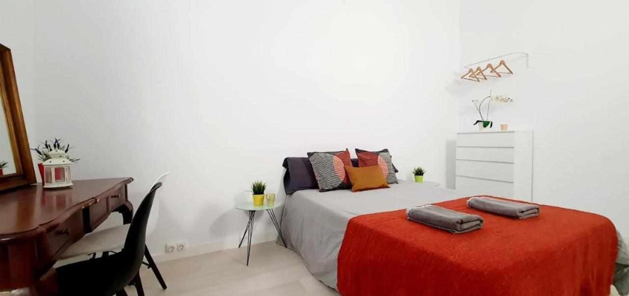 Hostal Urban Basic L'Hospitalet de Llobregat Eksteriør billede