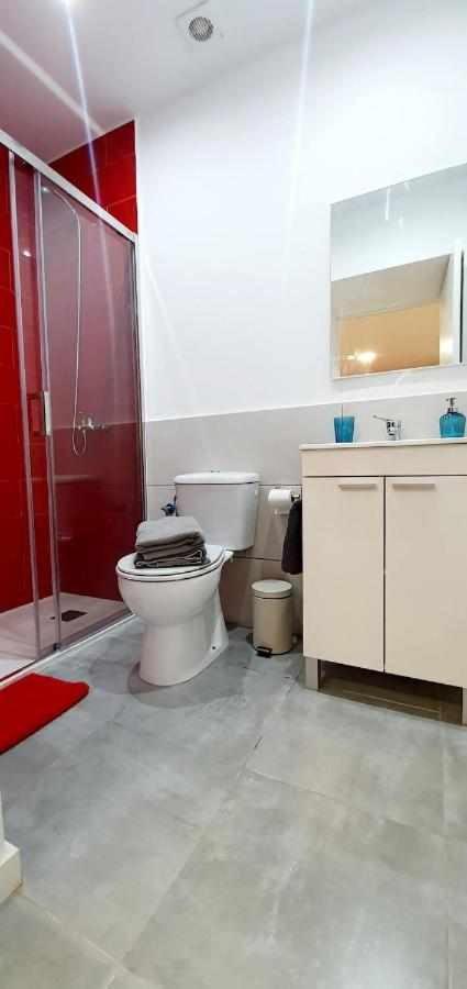 Hostal Urban Basic L'Hospitalet de Llobregat Eksteriør billede