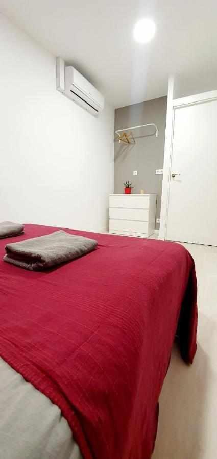 Hostal Urban Basic L'Hospitalet de Llobregat Eksteriør billede