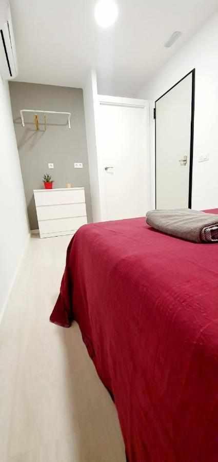 Hostal Urban Basic L'Hospitalet de Llobregat Eksteriør billede