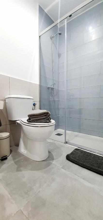 Hostal Urban Basic L'Hospitalet de Llobregat Eksteriør billede