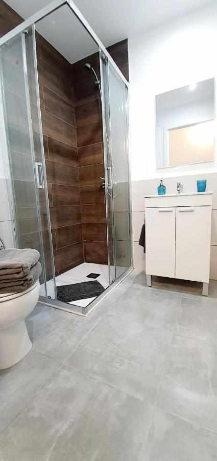 Hostal Urban Basic L'Hospitalet de Llobregat Eksteriør billede