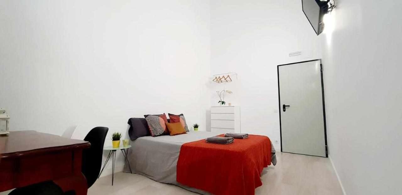 Hostal Urban Basic L'Hospitalet de Llobregat Eksteriør billede