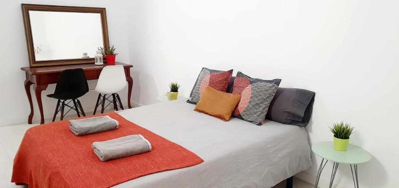 Hostal Urban Basic L'Hospitalet de Llobregat Eksteriør billede