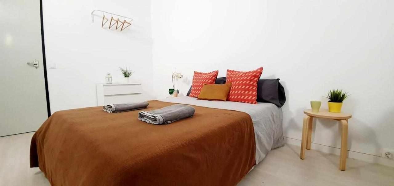 Hostal Urban Basic L'Hospitalet de Llobregat Eksteriør billede