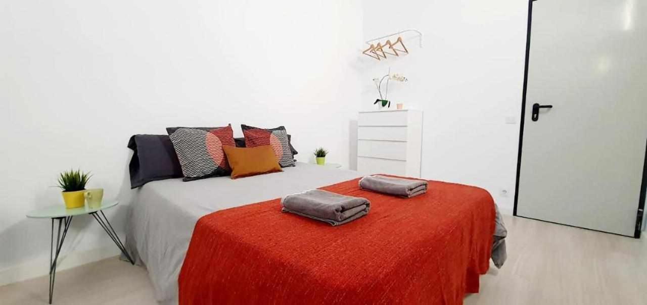 Hostal Urban Basic L'Hospitalet de Llobregat Eksteriør billede