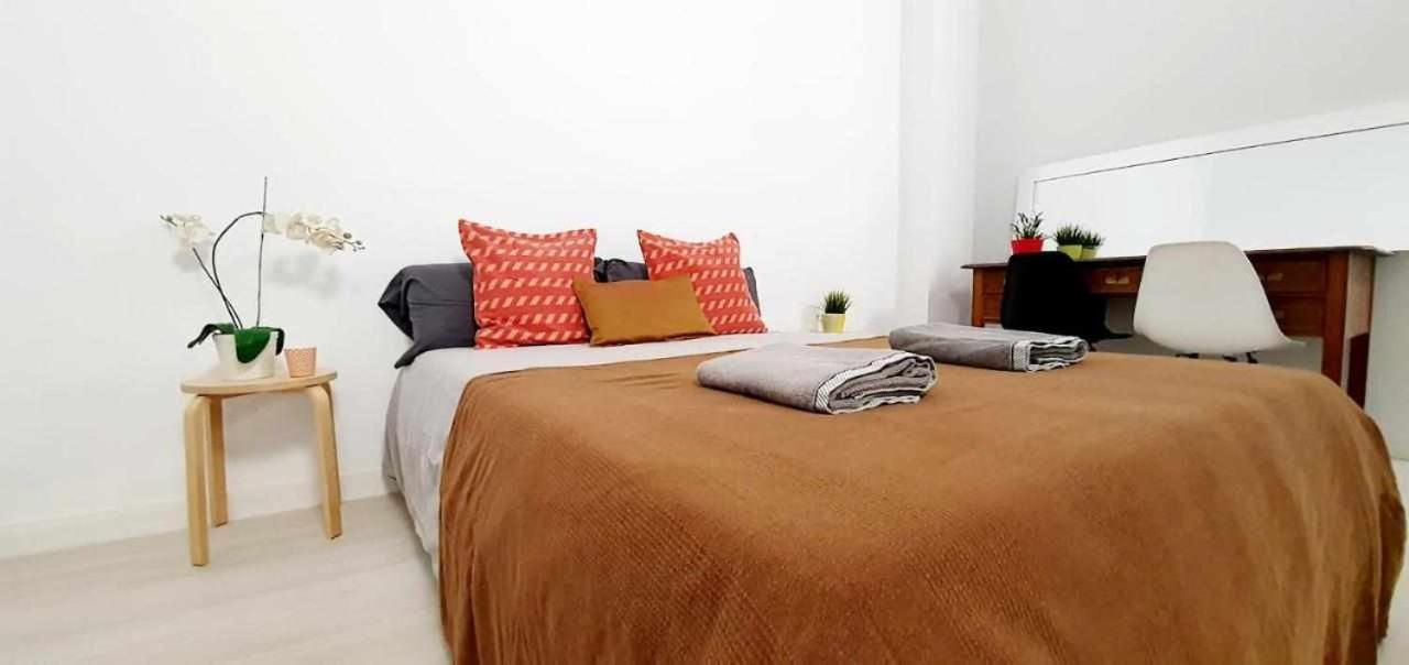 Hostal Urban Basic L'Hospitalet de Llobregat Eksteriør billede