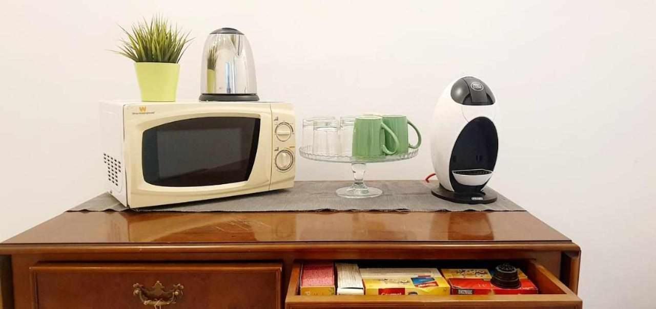 Hostal Urban Basic L'Hospitalet de Llobregat Eksteriør billede