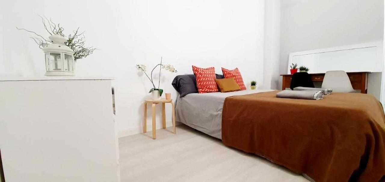 Hostal Urban Basic L'Hospitalet de Llobregat Eksteriør billede