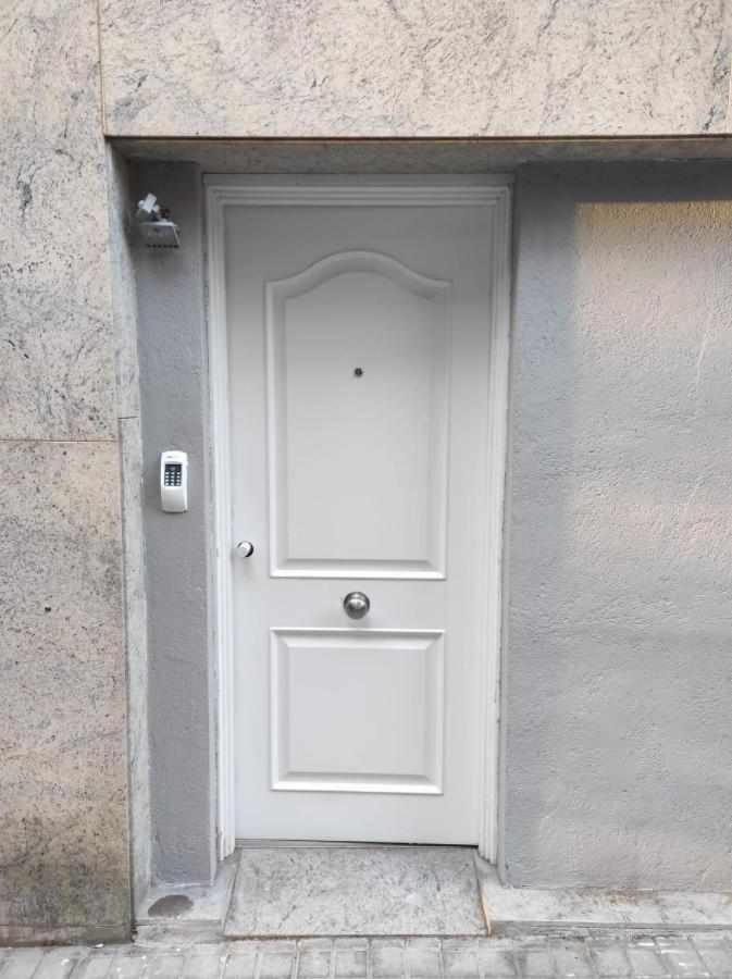 Hostal Urban Basic L'Hospitalet de Llobregat Eksteriør billede