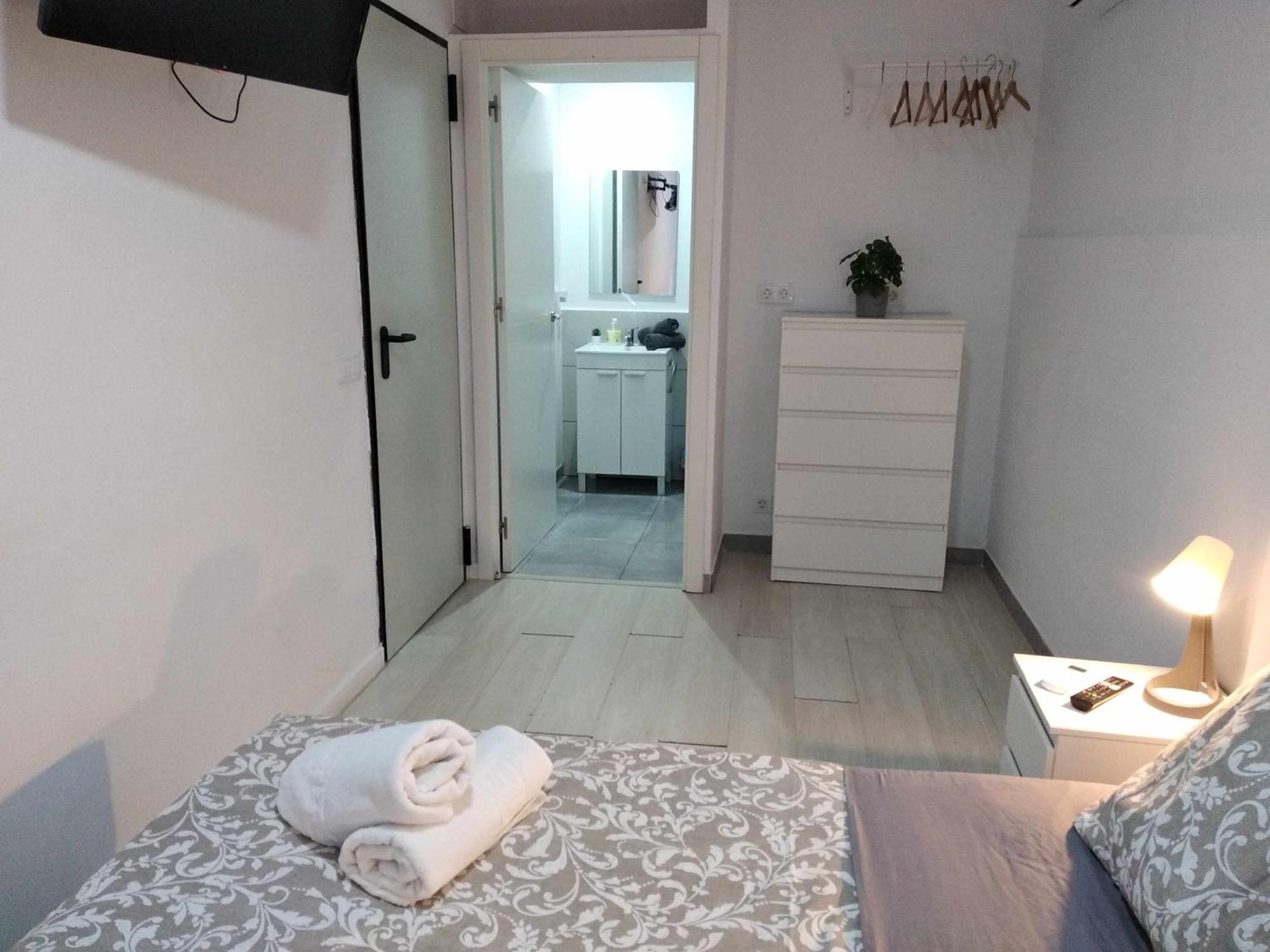 Hostal Urban Basic L'Hospitalet de Llobregat Værelse billede