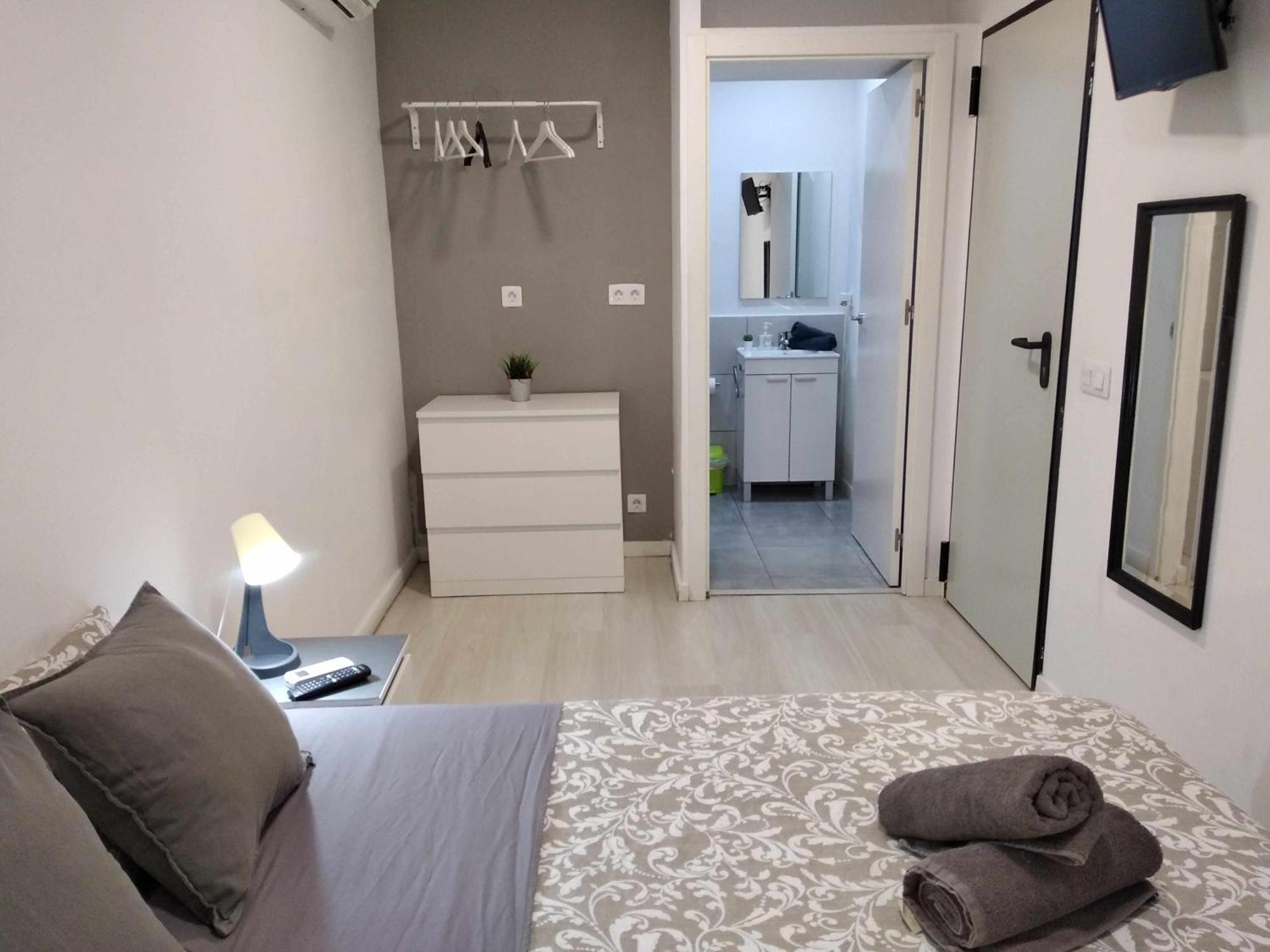 Hostal Urban Basic L'Hospitalet de Llobregat Værelse billede