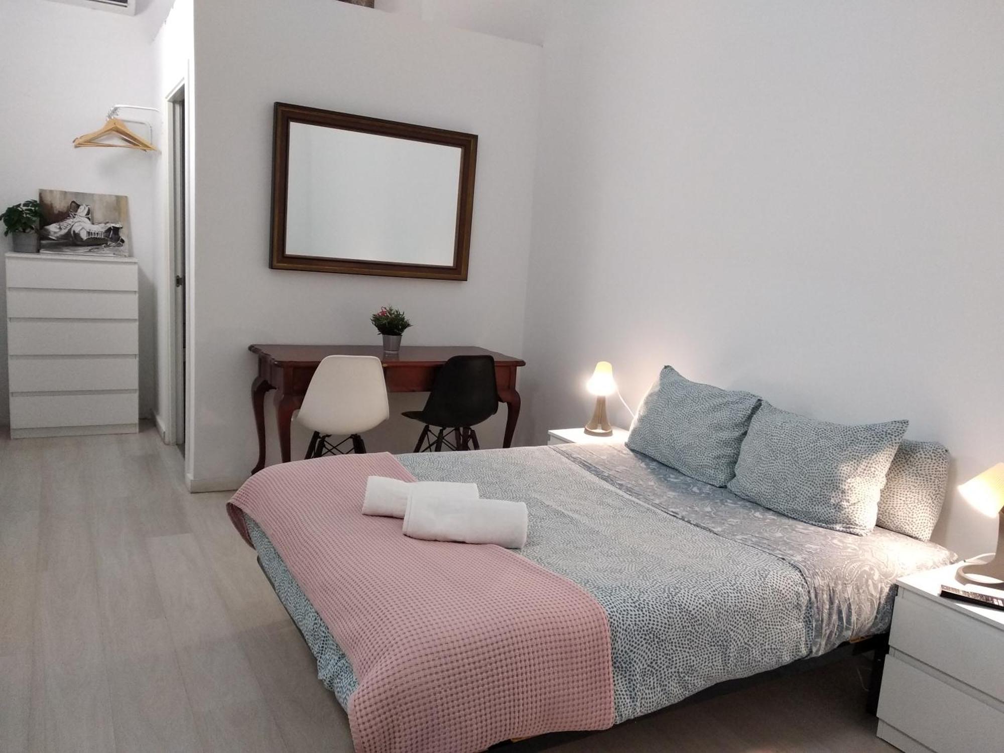Hostal Urban Basic L'Hospitalet de Llobregat Eksteriør billede